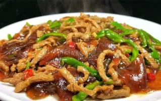 肉丝炒拉皮：香辣美味，让你回味无穷