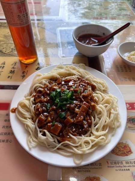 驴肉黄面的黄面用什么做的（驴肉黄面的黄面用什么做的呢）